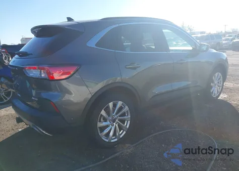 2022 Ford Escape Titanium z USA, uszkodzony, nr VIN 1FMCU9J93NUB56306